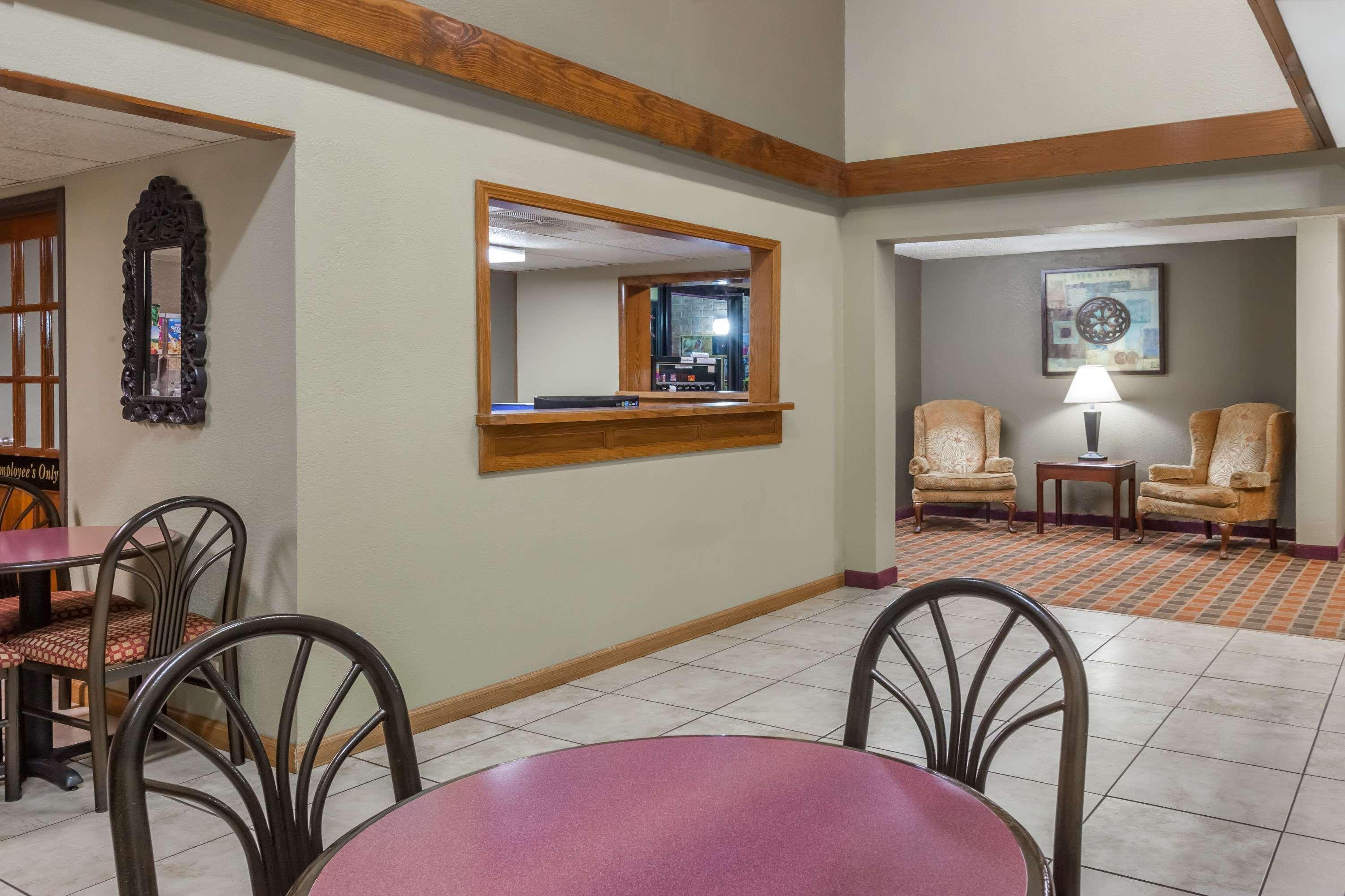 Super 8 By Wyndham Harrison Ar Motel Exterior photo